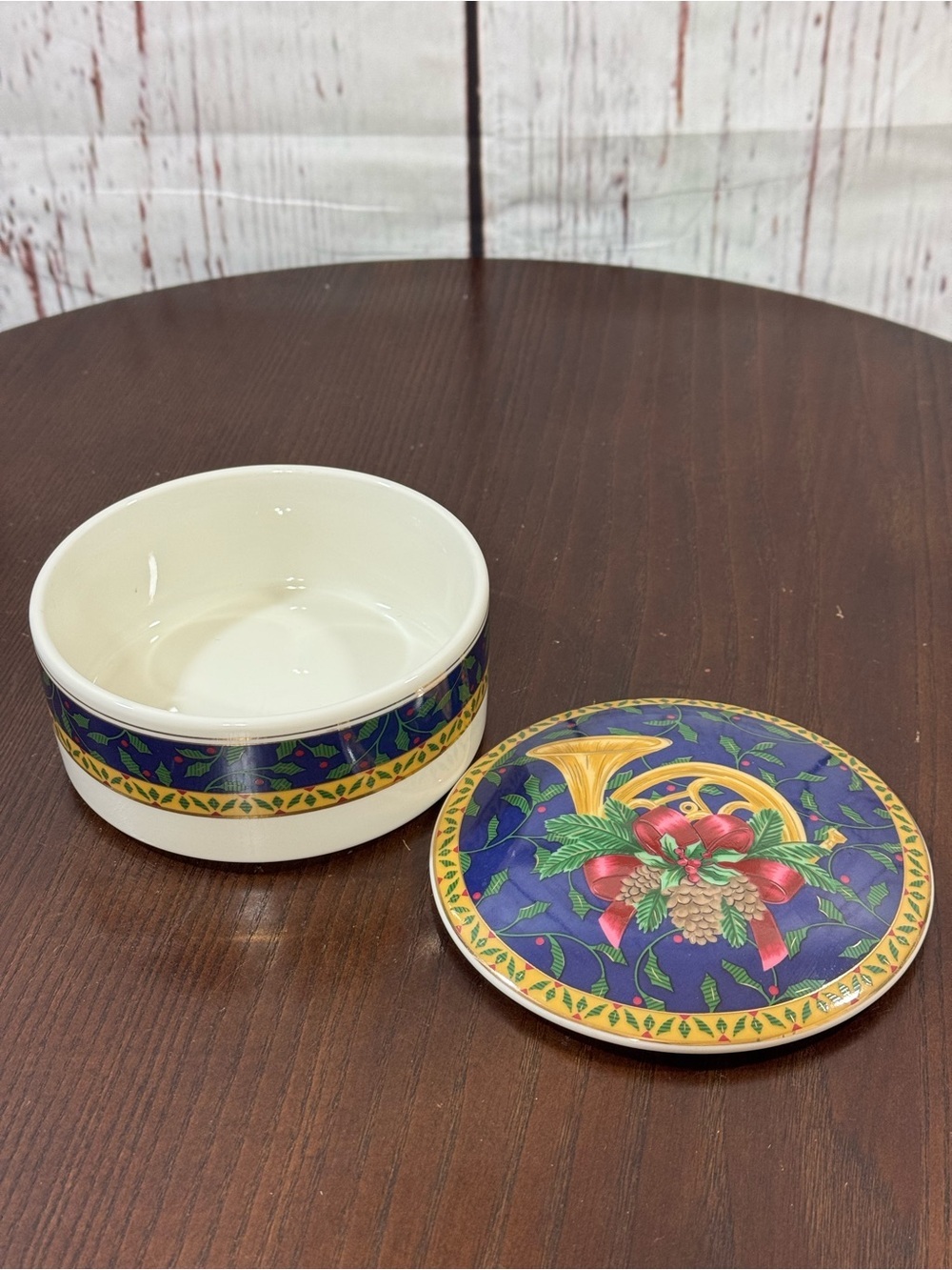 Mikasa Holiday Music Cream ceramics Candy Bowl Trinket box, jewelry box, Vintage